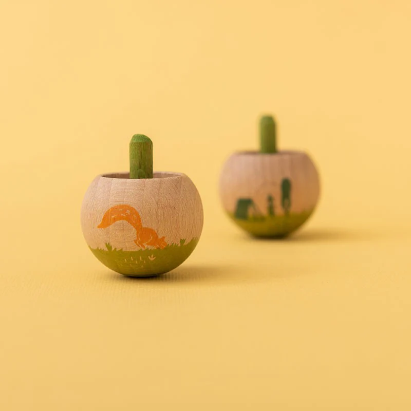 TOUPIE EN BOIS "LITTLE WORLDS" – Image 3