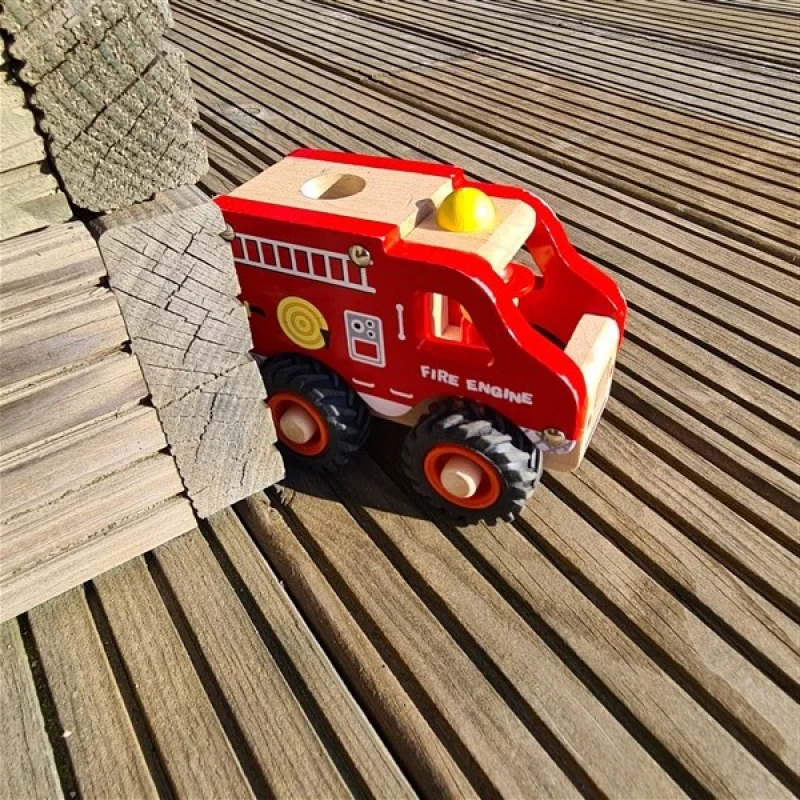 CAMION DE POMPIER EN BOIS