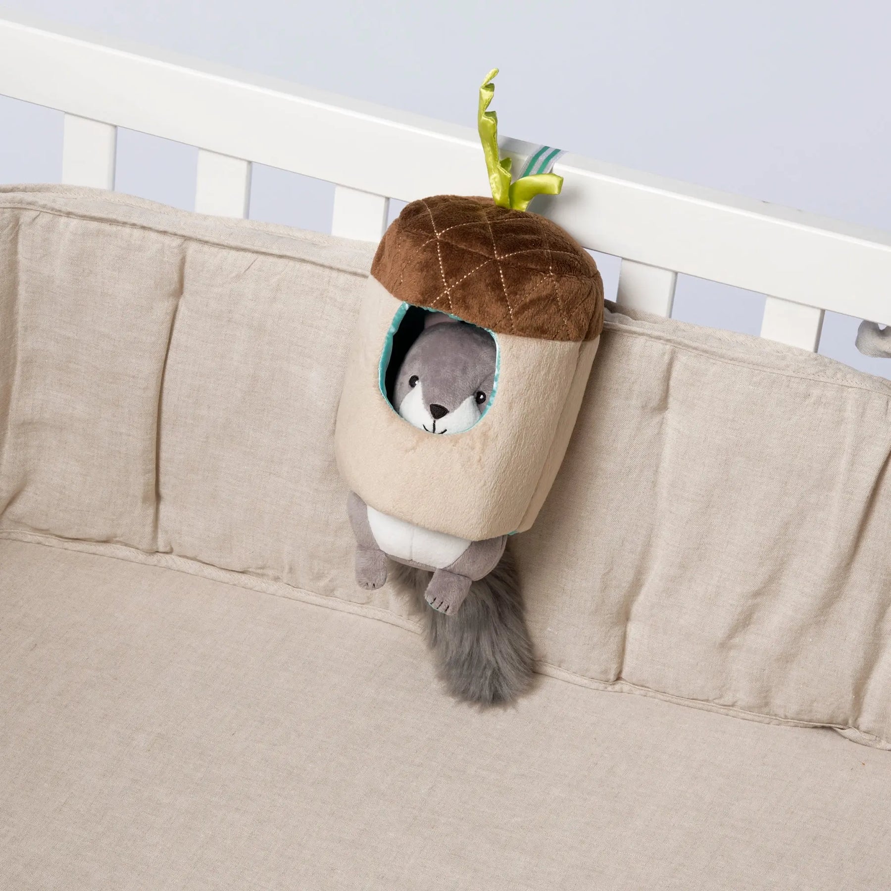 ÉCUREUIL EN PELUCHE MUSICAL À TIRER
