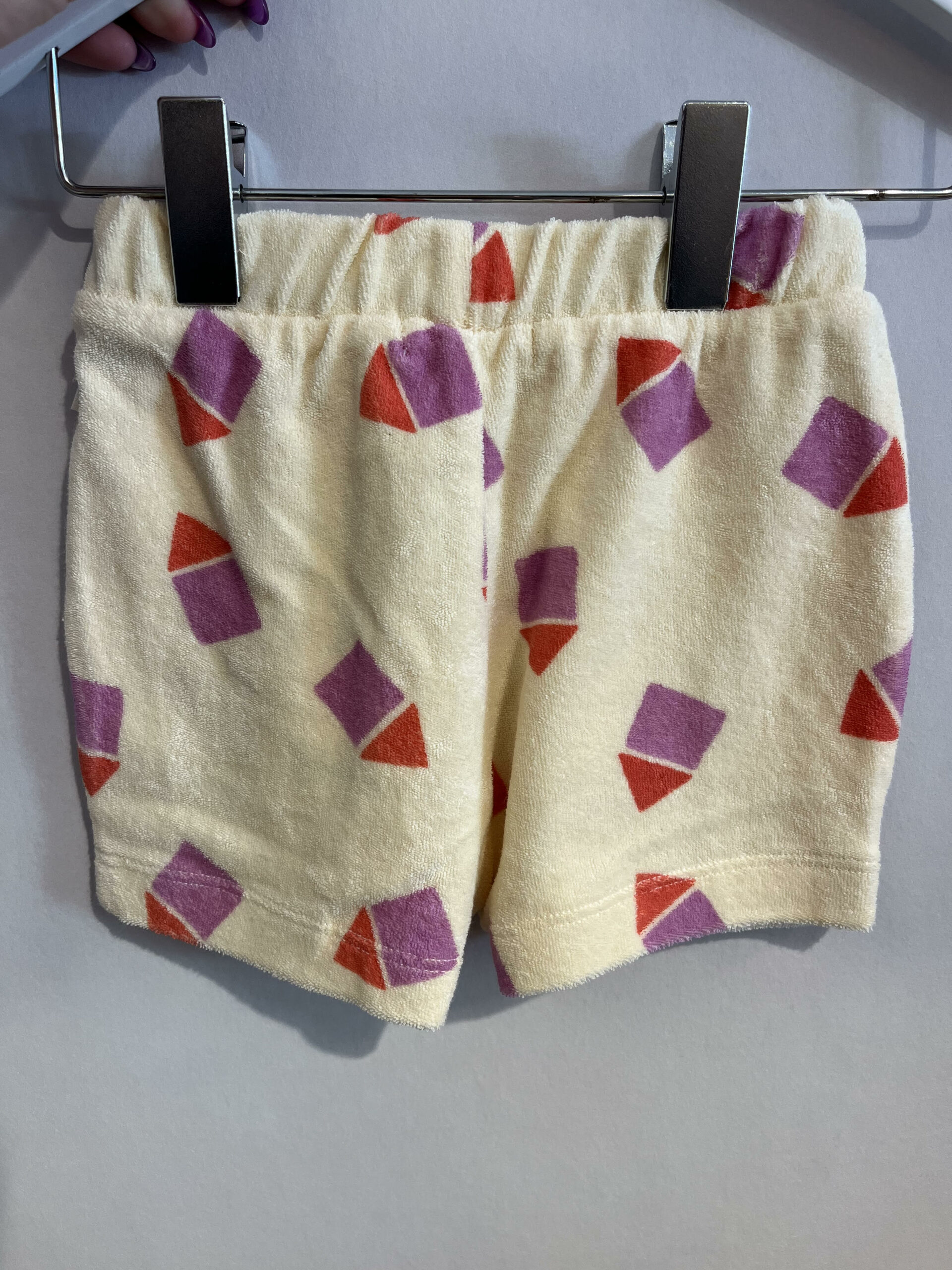 Short en éponge rose ou jaune – Image 2